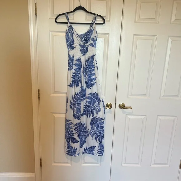 NWT Blue and White Leaf Print Ladies Summer Dress - Picture 5 of 7